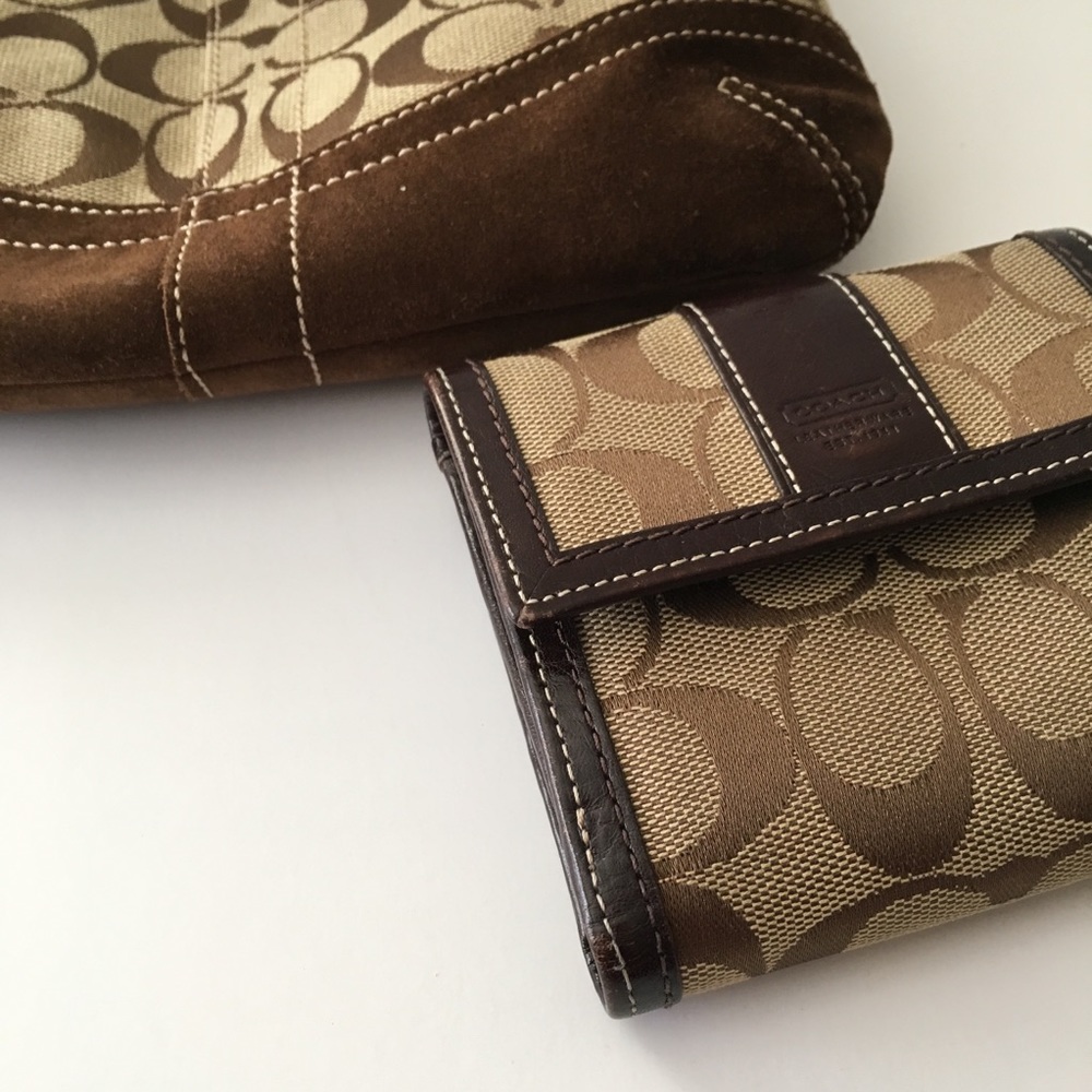 {Coach} Signature Handbag with Wallet - Picture 3 of 8